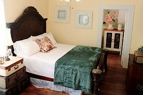 Benefield House Bed & Breakfast