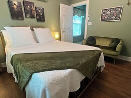 Benefield House Bed & Breakfast