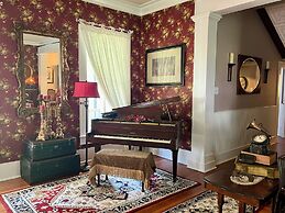 Benefield House Bed & Breakfast