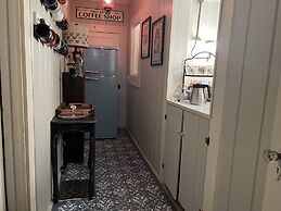 Benefield House Bed & Breakfast