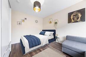 Spacious Double Bed With Sofa Bed In Isleworth TW7