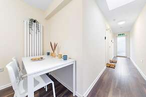 Stunning Double Bed Room In Isleworth TW7