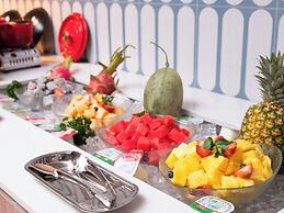 Holiday Inn Express Nanjing Jiangbei Wonhall Mall by IHG