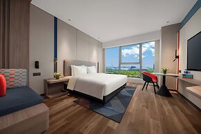 Holiday Inn Express Nanjing Jiangbei Wonhall Mall by IHG