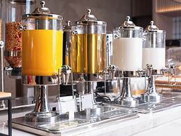 Holiday Inn Express Nanjing Jiangbei Wonhall Mall by IHG