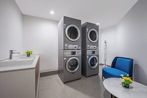 Holiday Inn Express Nanjing Jiangbei Wonhall Mall by IHG