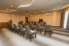 The Hut Restaurant & Boutique hotel