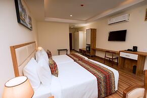 The Hut Restaurant & Boutique hotel