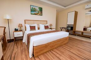 The Hut Restaurant & Boutique hotel