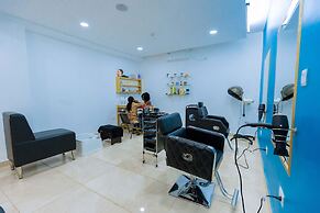 The Hut Restaurant & Boutique hotel