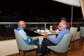 The Hut Restaurant & Boutique hotel