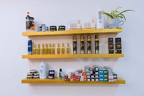 The Hut Restaurant & Boutique hotel