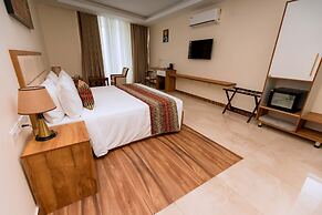 The Hut Restaurant & Boutique hotel