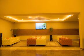 The Hut Restaurant & Boutique hotel