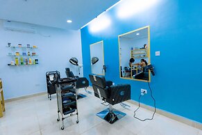 The Hut Restaurant & Boutique hotel