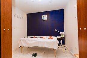 The Hut Restaurant & Boutique hotel