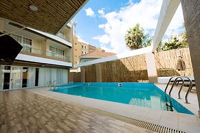 The Hut Restaurant & Boutique hotel