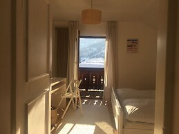 Cozy Chalet With Amazing Mountain Views Ski-in, Ski-out, Trailheads