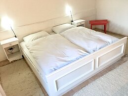 Cozy Chalet With Amazing Mountain Views Ski-in, Ski-out, Trailheads