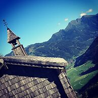 Cozy Chalet With Amazing Mountain Views Ski-in, Ski-out, Trailheads