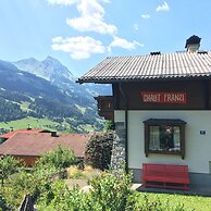 Cozy Chalet With Amazing Mountain Views Ski-in, Ski-out, Trailheads