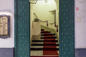 A Lovely Nest in the City by Wonderful Italy