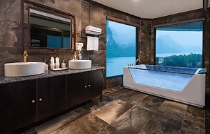 Venus Halong Cruises