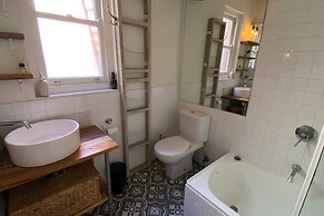 Bright & Sunny 2-bed Unit in the Heart of St Kilda
