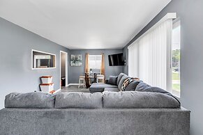 Cozy Retreat In Cincinnati 3 Bedroom Home by Redawning