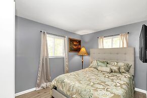 Cozy Retreat In Cincinnati 3 Bedroom Home by RedAwning