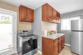 Cozy Retreat In Cincinnati 3 Bedroom Home by RedAwning