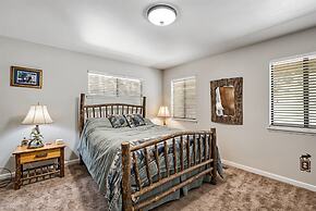 Water's Edge - Gorgeous Water Views! by Yosemite Region Resorts