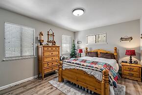 Water's Edge - Gorgeous Water Views! by Yosemite Region Resorts