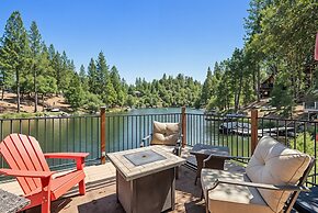 Water's Edge - Gorgeous Water Views! by Yosemite Region Resorts