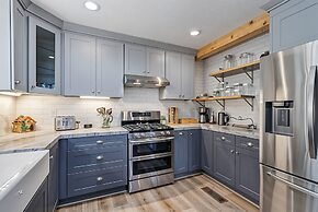 Water's Edge - Gorgeous Water Views! by Yosemite Region Resorts