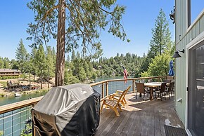 Water's Edge - Gorgeous Water Views! by Yosemite Region Resorts