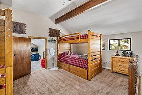 Water's Edge - Gorgeous Water Views! by Yosemite Region Resorts