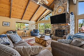 Water's Edge - Gorgeous Water Views! by Yosemite Region Resorts