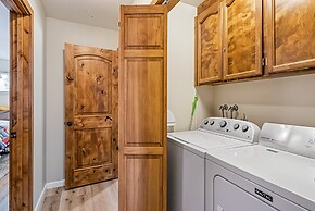 Water's Edge - Gorgeous Water Views! by Yosemite Region Resorts