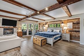 Water's Edge - Gorgeous Water Views! by Yosemite Region Resorts