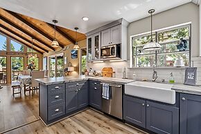 Water's Edge - Gorgeous Water Views! by Yosemite Region Resorts