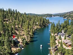 Water's Edge - Gorgeous Water Views! by Yosemite Region Resorts