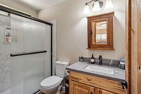 Water's Edge - Gorgeous Water Views! by Yosemite Region Resorts