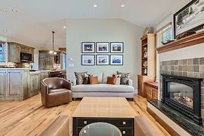 The French St Retreat 4 Bedroom Home by RedAwning