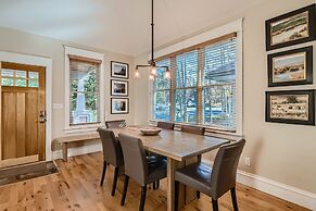 The French St Retreat 4 Bedroom Home by RedAwning