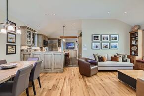 The French St Retreat 4 Bedroom Home by RedAwning