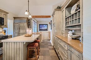 The French St Retreat 4 Bedroom Home by RedAwning