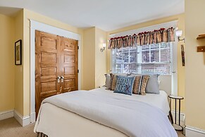 The French St Retreat 4 Bedroom Home by RedAwning