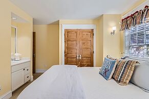 The French St Retreat 4 Bedroom Home by RedAwning