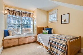 The French St Retreat 4 Bedroom Home by RedAwning